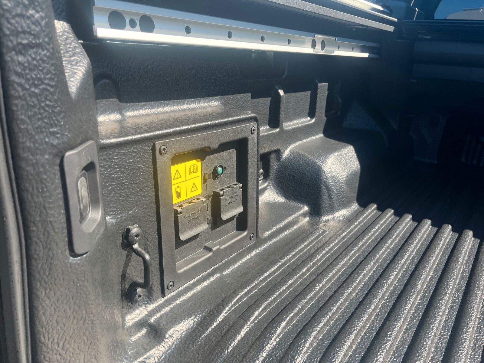 Fahrzeugabbildung Ford Ford Ranger 2.3 PHEV Stormtrak +ACC