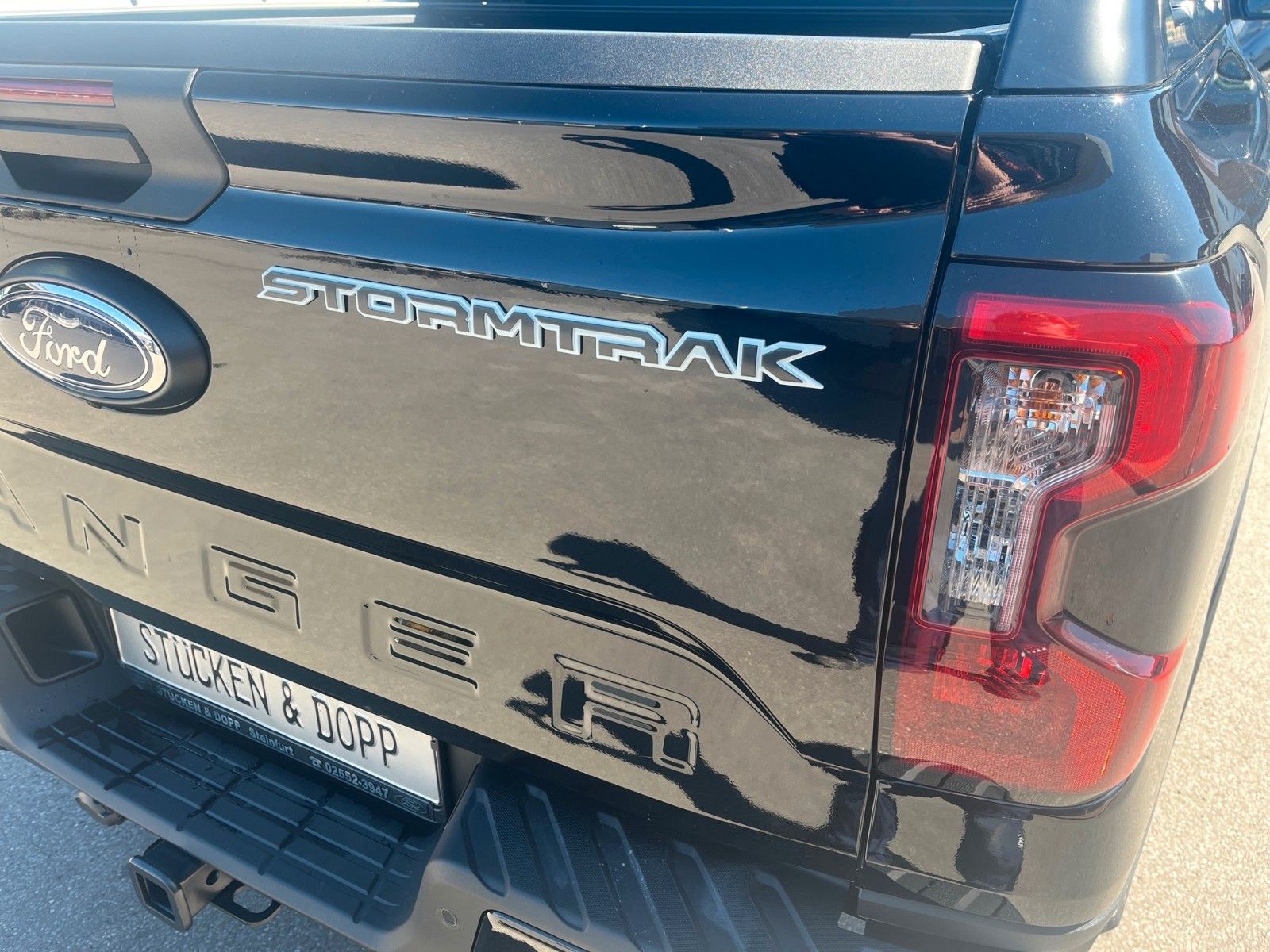 Fahrzeugabbildung Ford Ford Ranger 2.3 PHEV Stormtrak +ACC