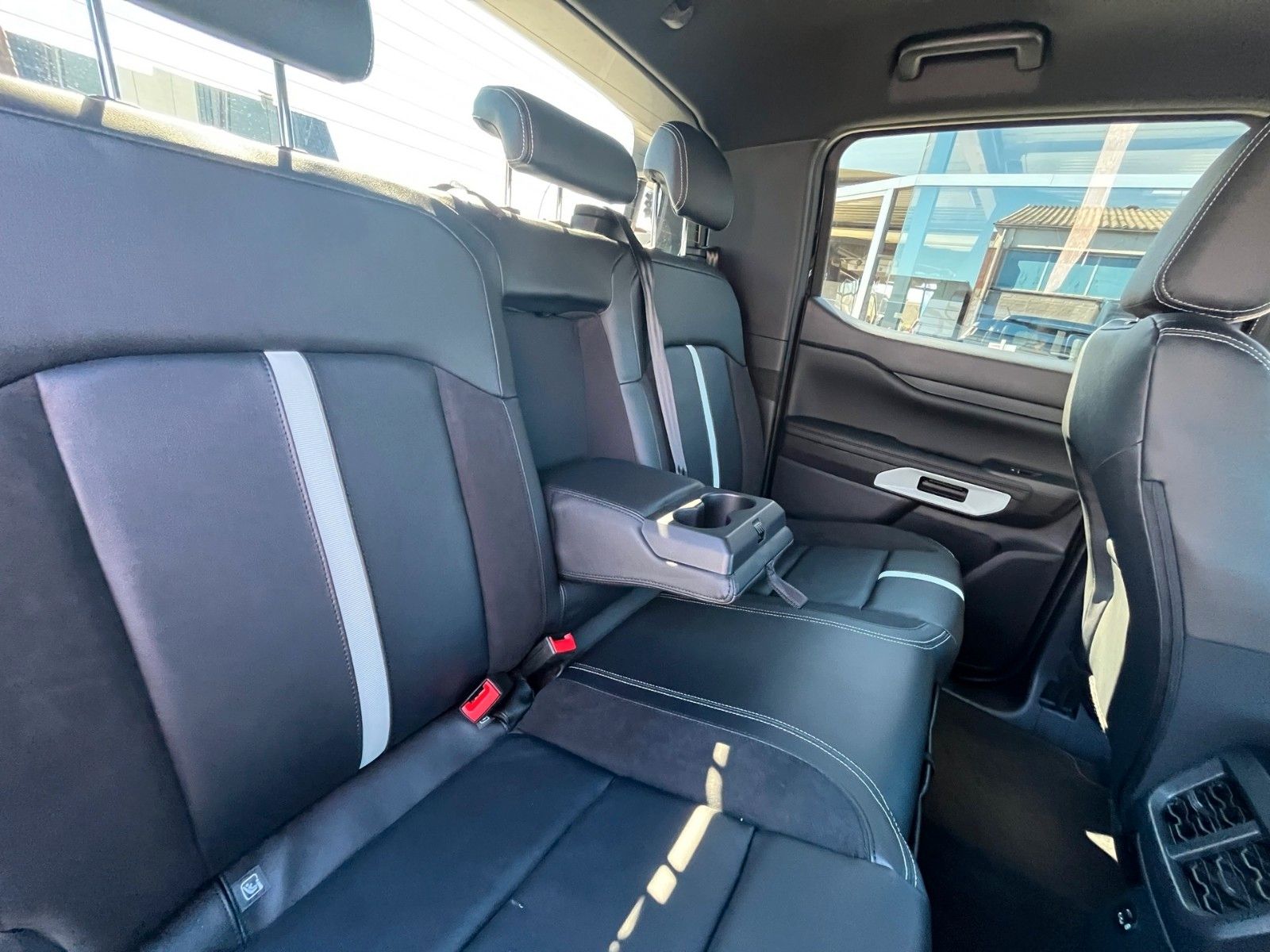Fahrzeugabbildung Ford Ford Ranger 2.3 PHEV Stormtrak +ACC