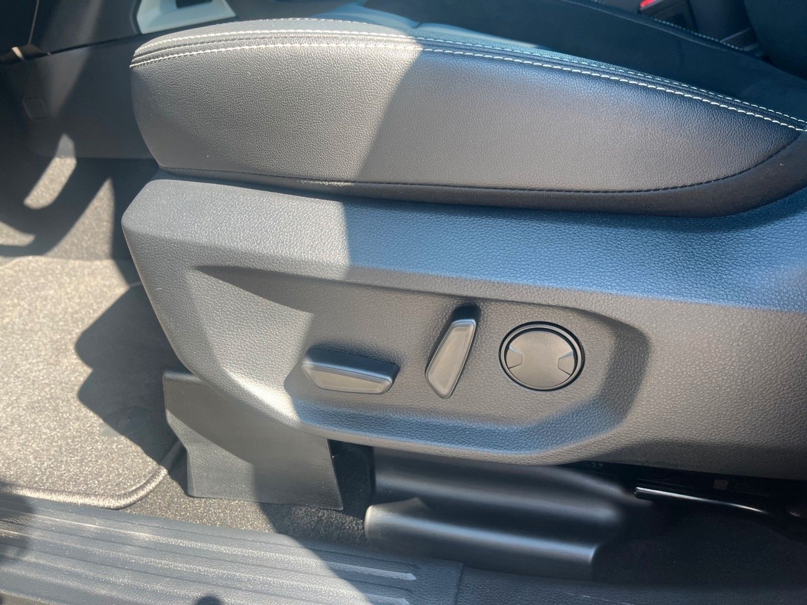 Fahrzeugabbildung Ford Ford Ranger 2.3 PHEV Stormtrak +ACC