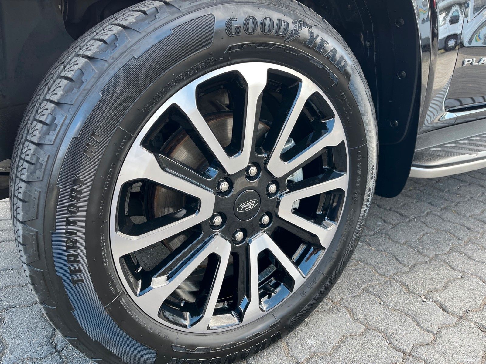 Fahrzeugabbildung Ford Ranger Platinum e-4WD Doppelkabine