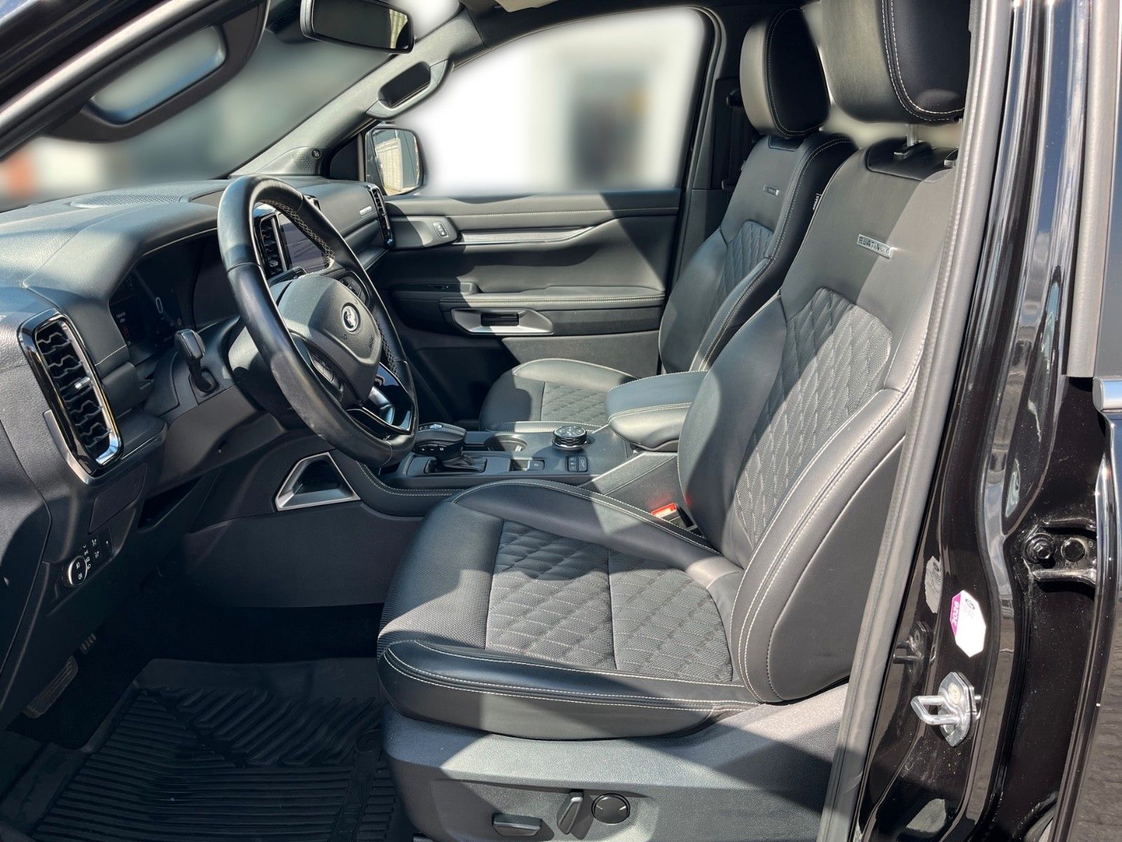 Fahrzeugabbildung Ford Ranger Platinum e-4WD Doppelkabine