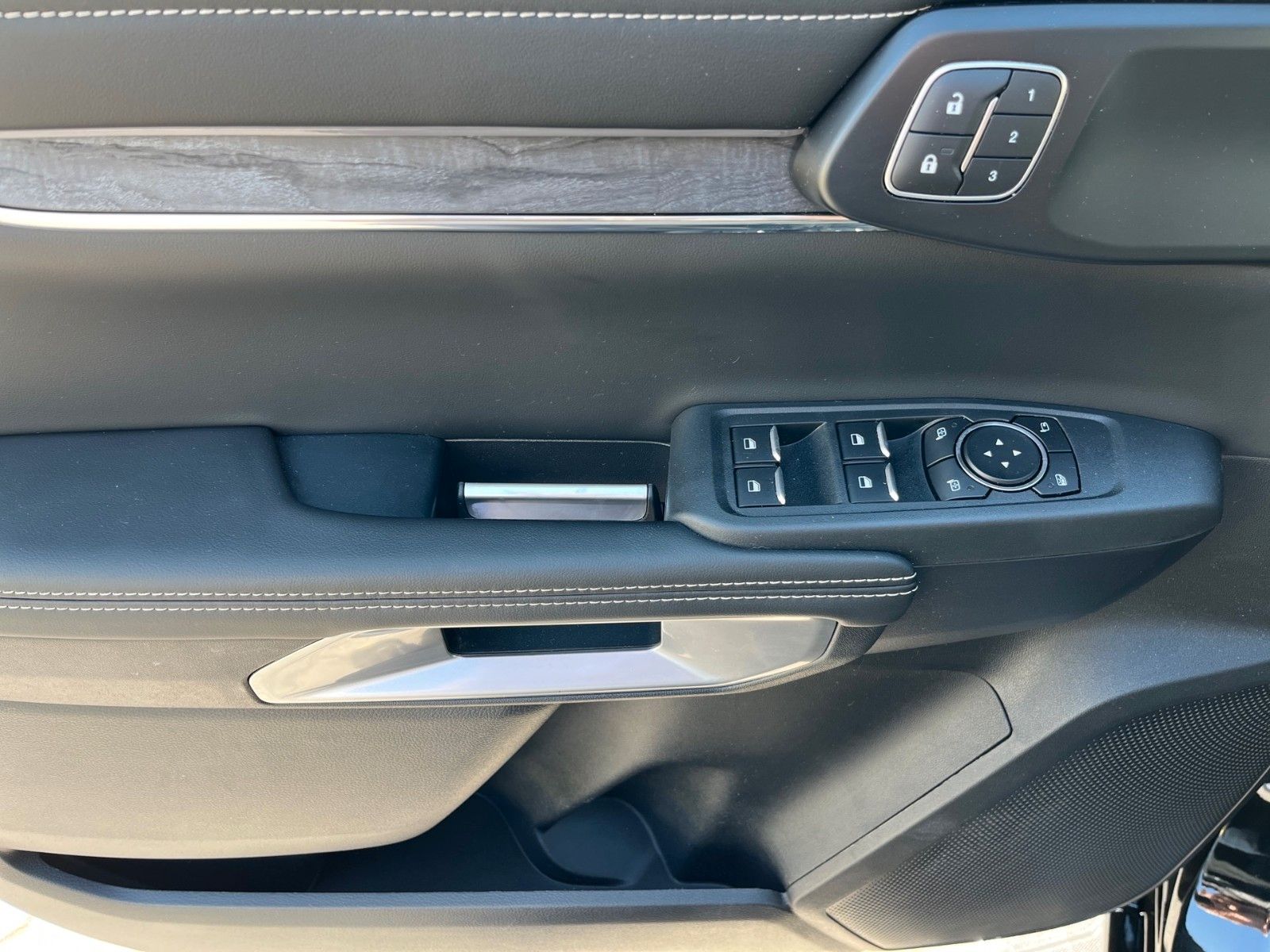 Fahrzeugabbildung Ford Ranger Platinum e-4WD Doppelkabine