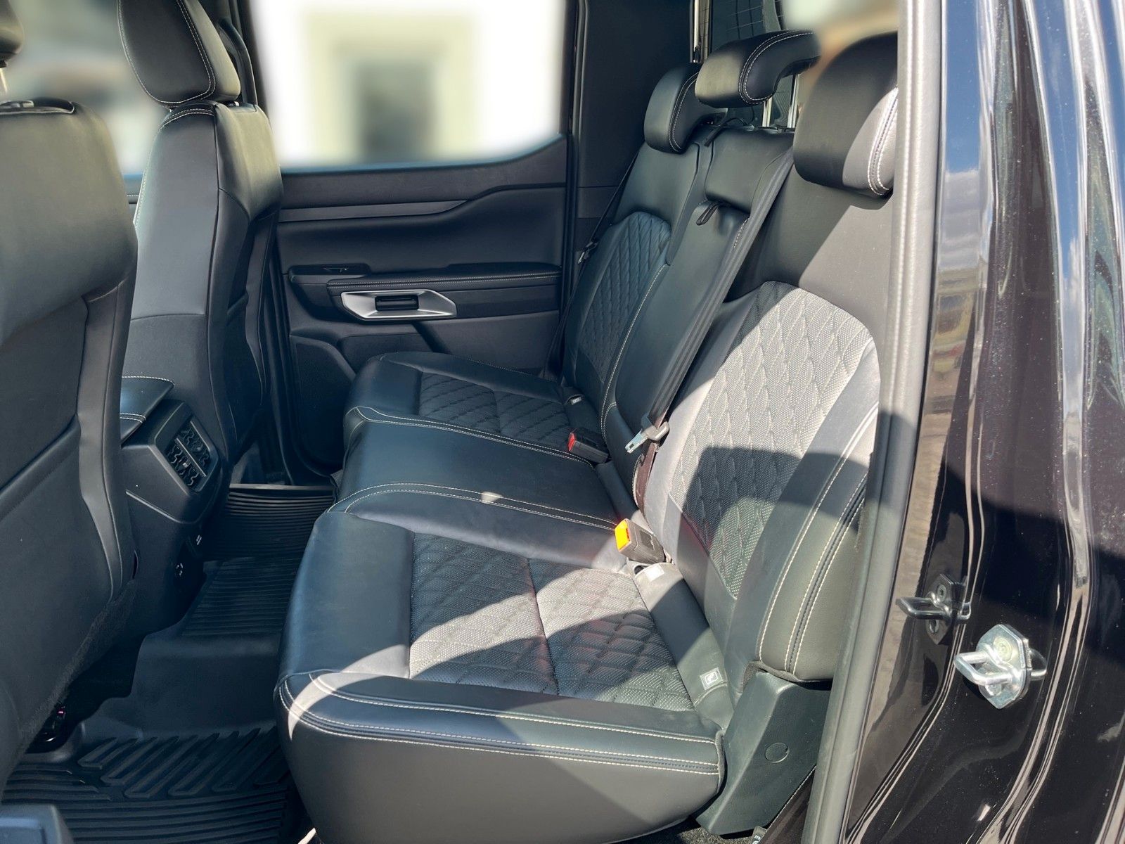 Fahrzeugabbildung Ford Ranger Platinum e-4WD Doppelkabine
