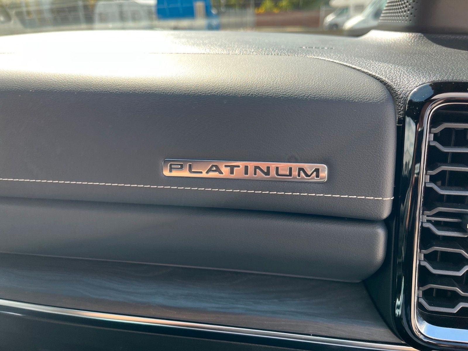 Fahrzeugabbildung Ford Ranger Platinum e-4WD Doppelkabine