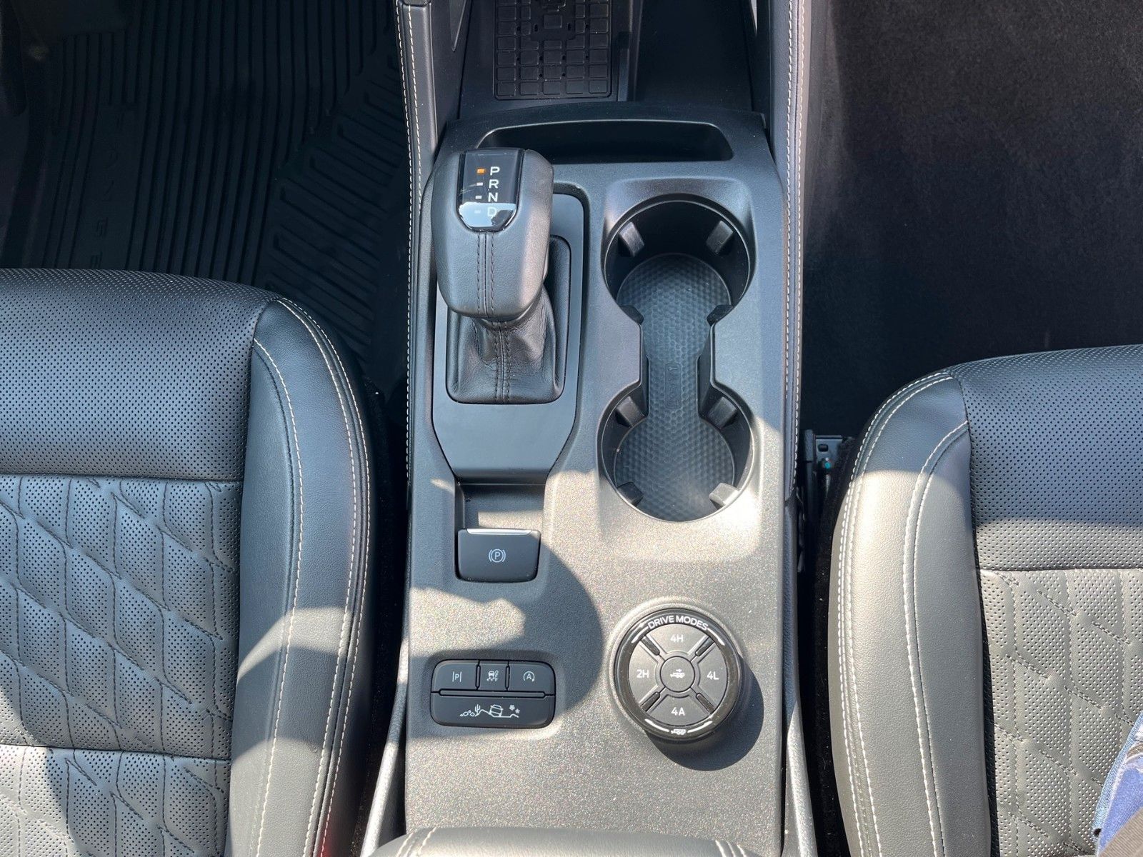 Fahrzeugabbildung Ford Ranger Platinum e-4WD Doppelkabine