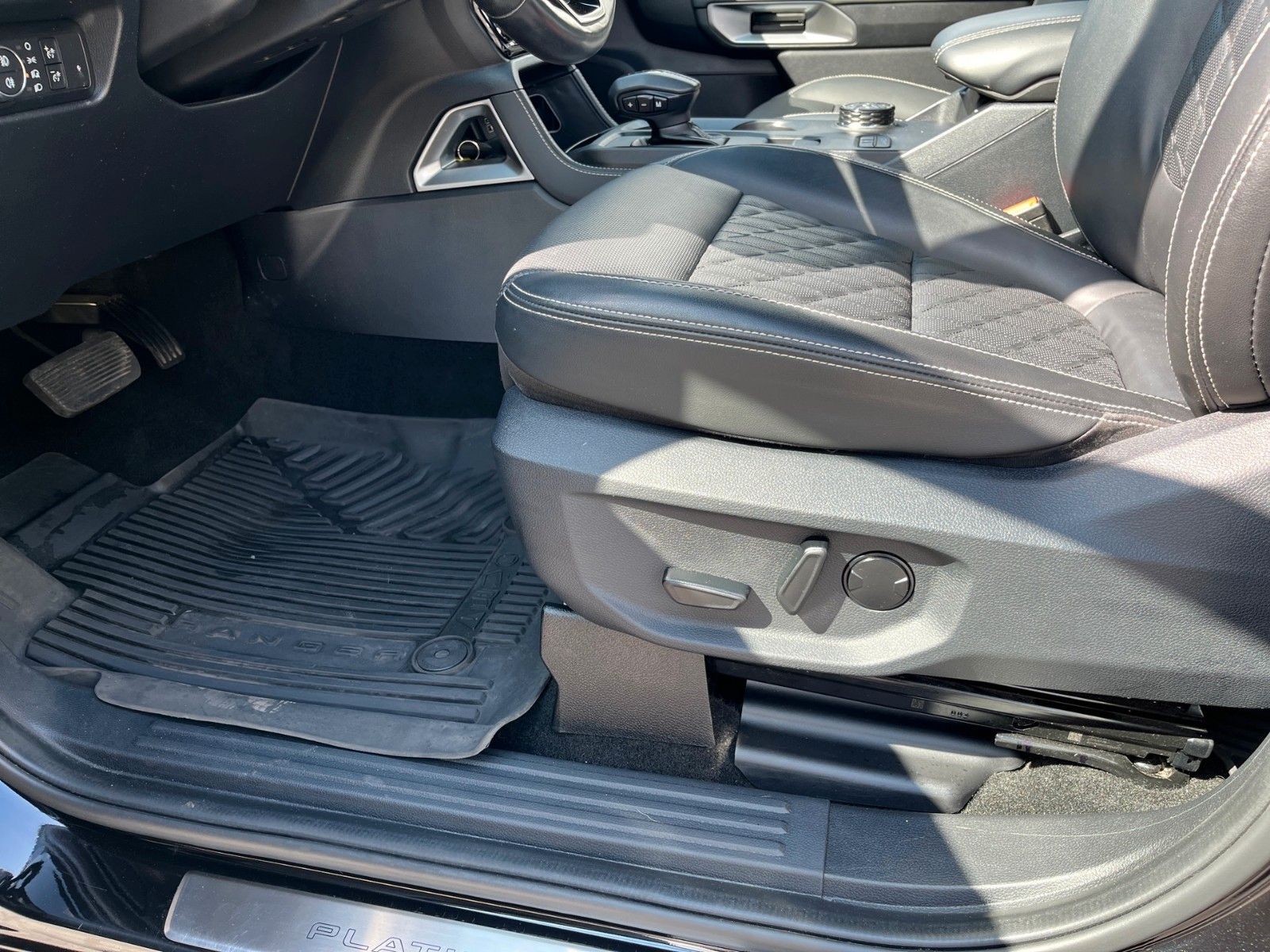 Fahrzeugabbildung Ford Ranger Platinum e-4WD Doppelkabine