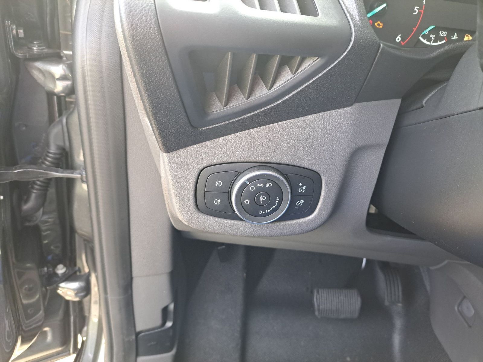Fahrzeugabbildung Ford Transit Connect L2 Trend Autom.+Navi+Xenon+.