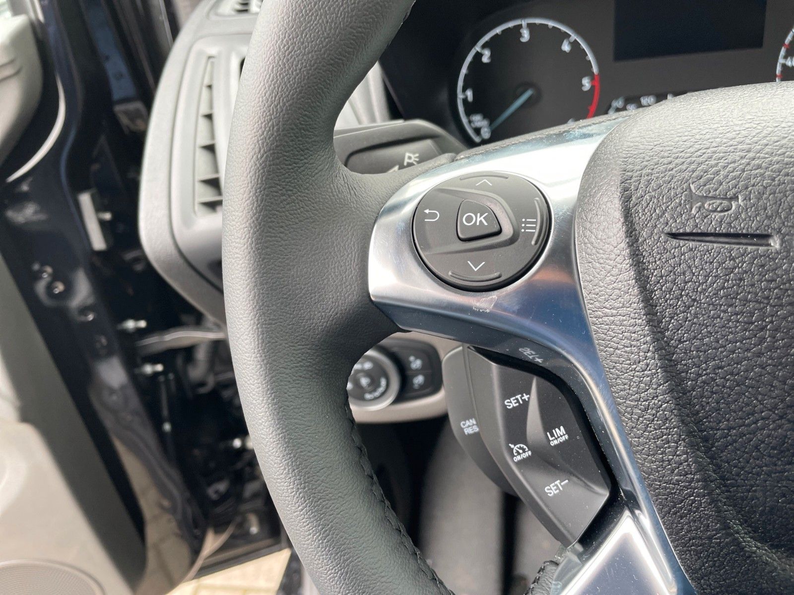 Fahrzeugabbildung Ford Transit Connect L2 Trend Autom.+Navi+Xenon+.