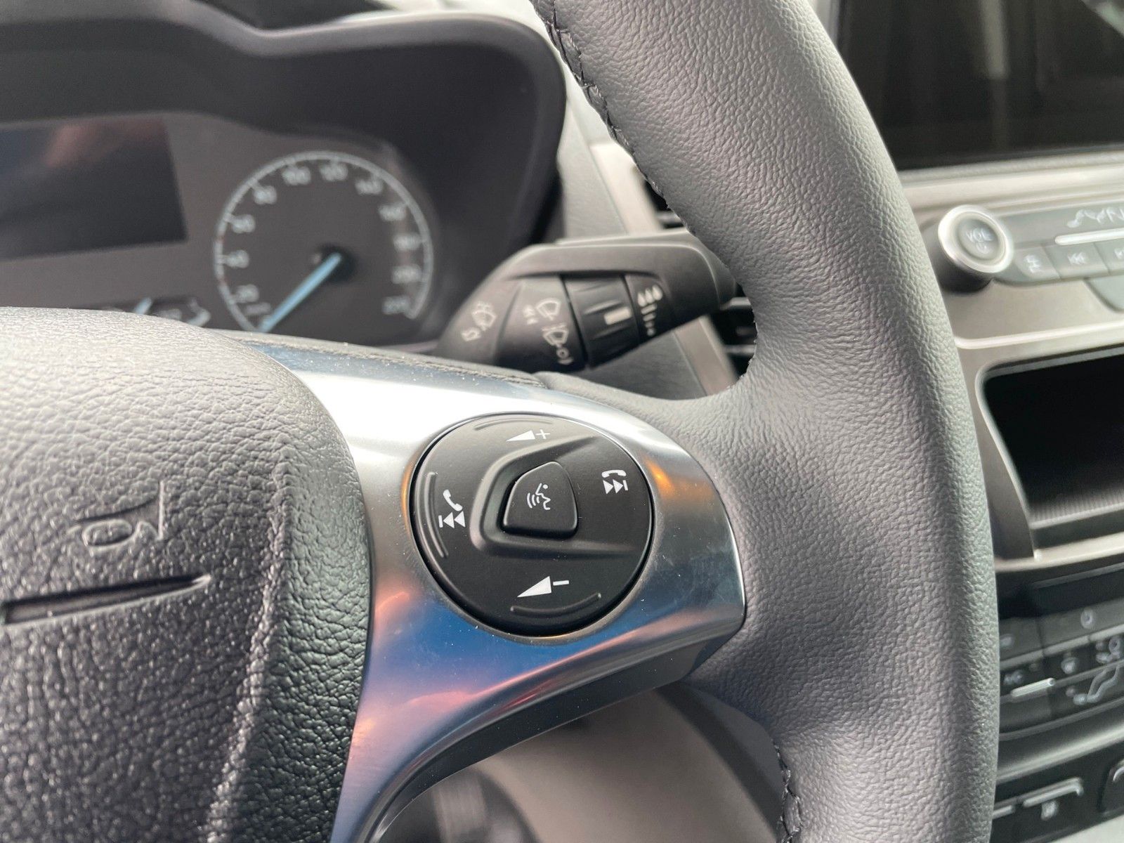 Fahrzeugabbildung Ford Transit Connect L2 Trend Autom.+Navi+Xenon+.