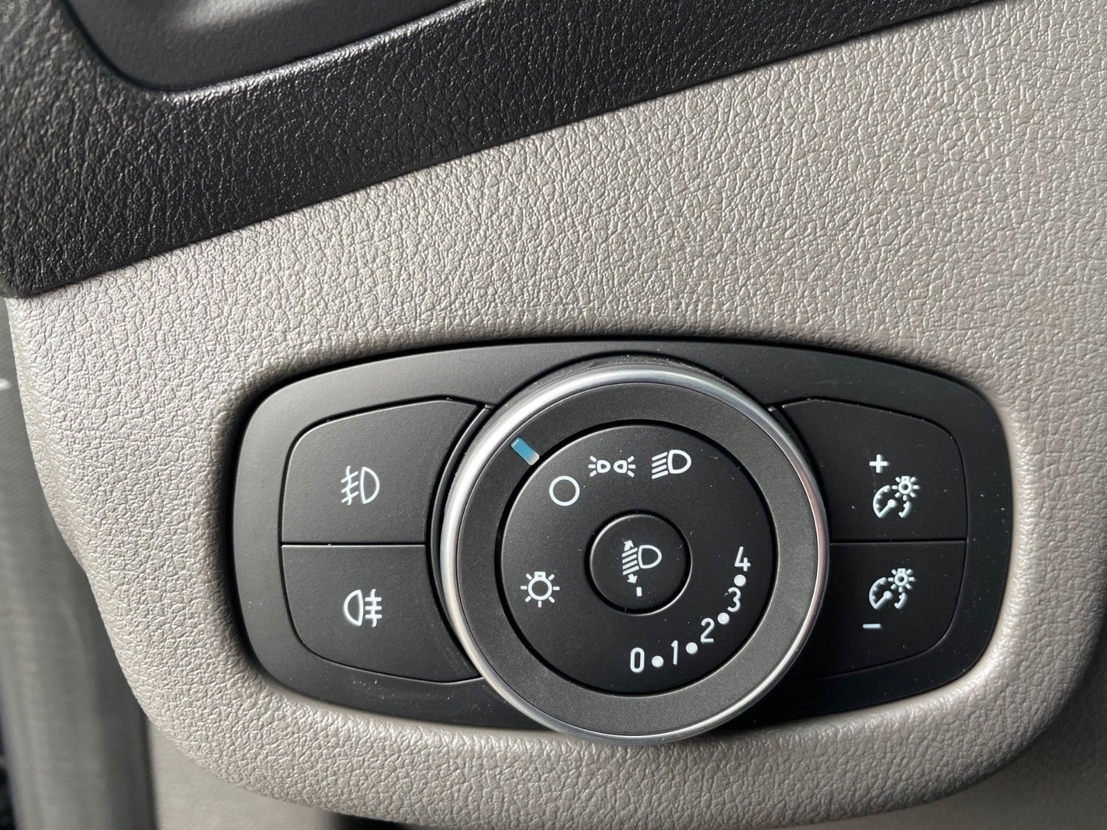 Fahrzeugabbildung Ford Transit Connect L2 Trend Autom.+Navi+Xenon+.