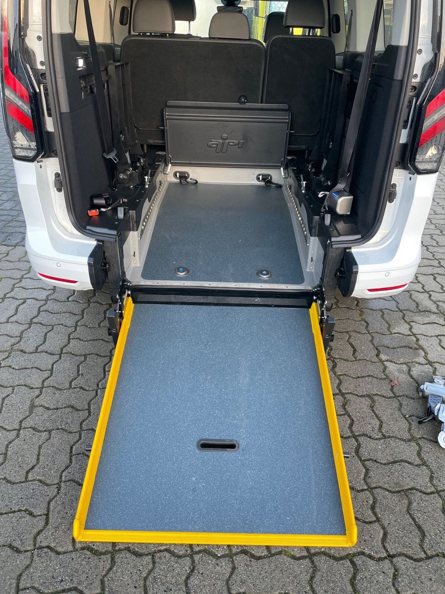 Fahrzeugabbildung Ford Tourneo Connect  75kW SPORT Rollstuhltransport