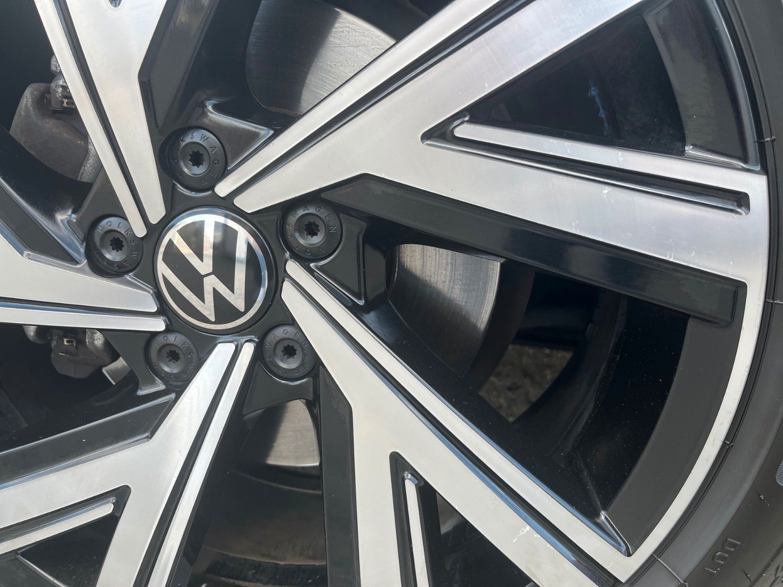 Fahrzeugabbildung Volkswagen Golf VIII Lim. R-Line
