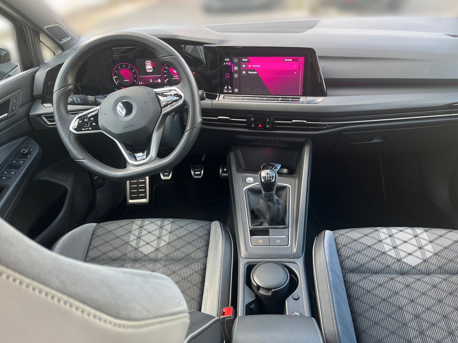 Fahrzeugabbildung Volkswagen Golf VIII Lim. R-Line