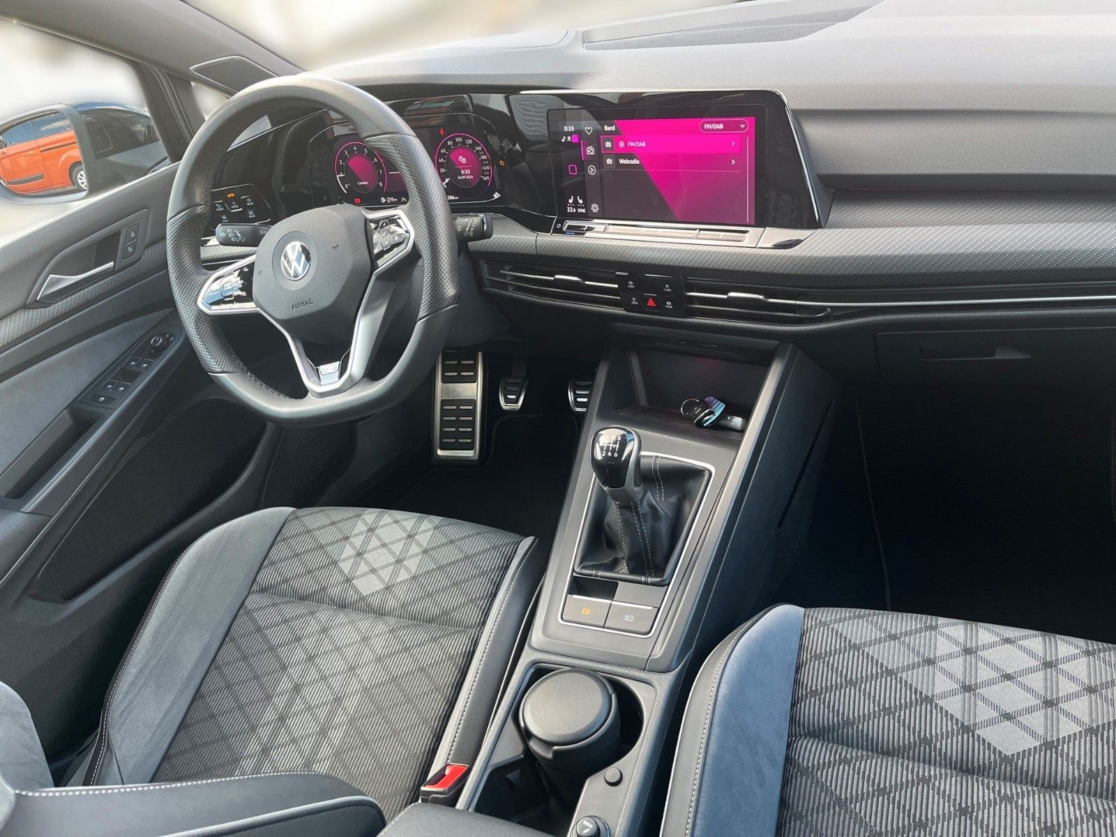 Fahrzeugabbildung Volkswagen Golf VIII Lim. R-Line