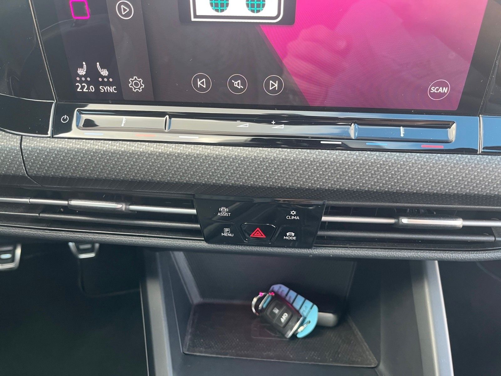 Fahrzeugabbildung Volkswagen Golf VIII Lim. R-Line