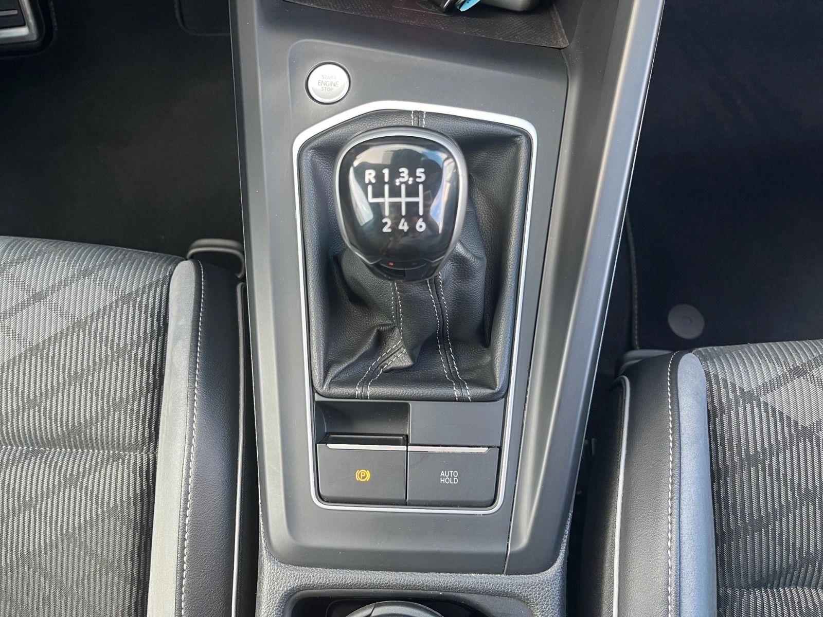 Fahrzeugabbildung Volkswagen Golf VIII Lim. R-Line