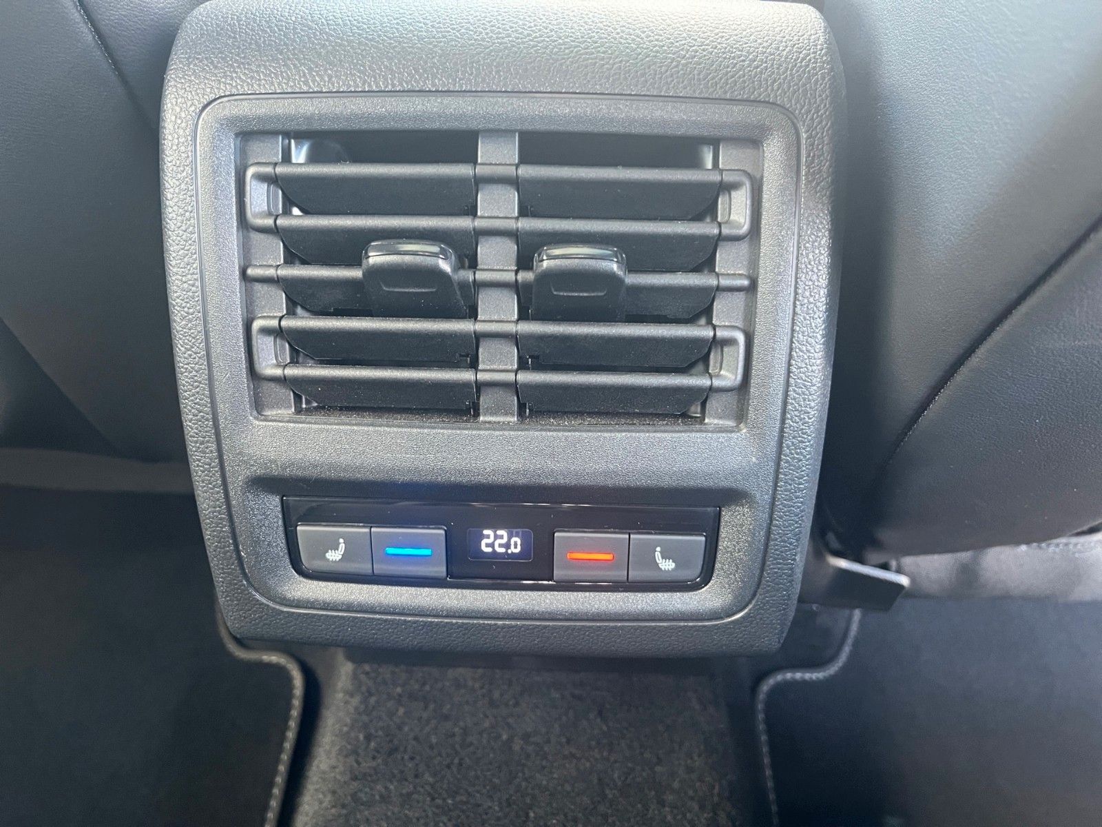 Fahrzeugabbildung Volkswagen Golf VIII Lim. R-Line