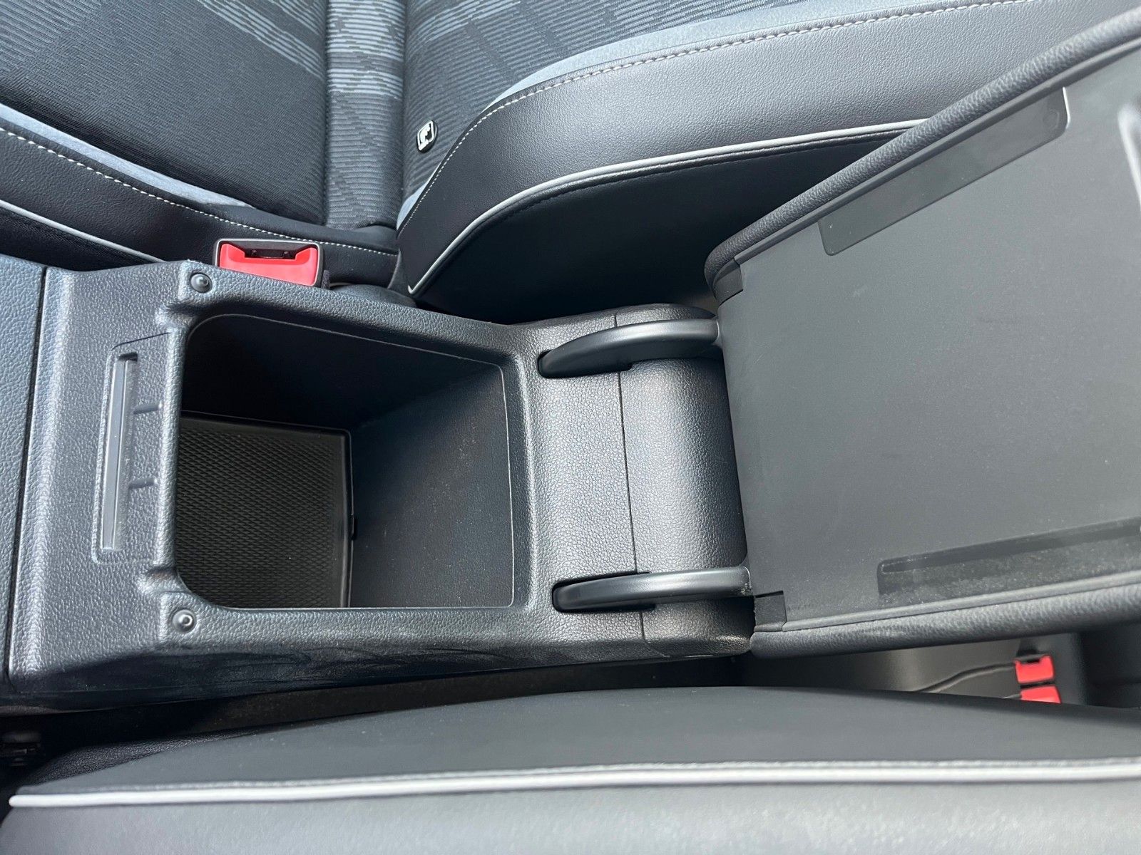 Fahrzeugabbildung Volkswagen Golf VIII Lim. R-Line