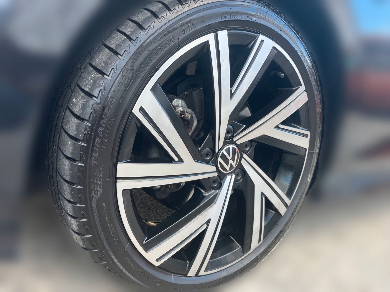 Fahrzeugabbildung Volkswagen Golf VIII Lim. R-Line