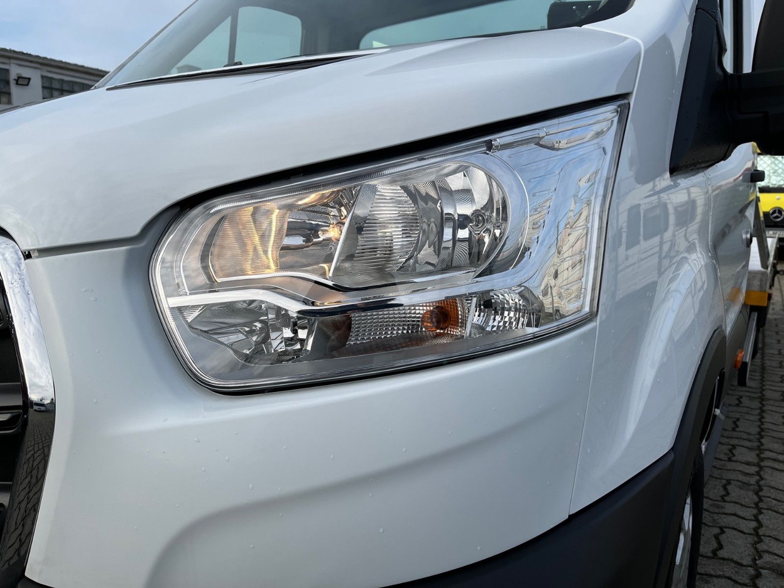 Fahrzeugabbildung Ford Transit Autotransporter 3500 kg, el. Seilwinde..