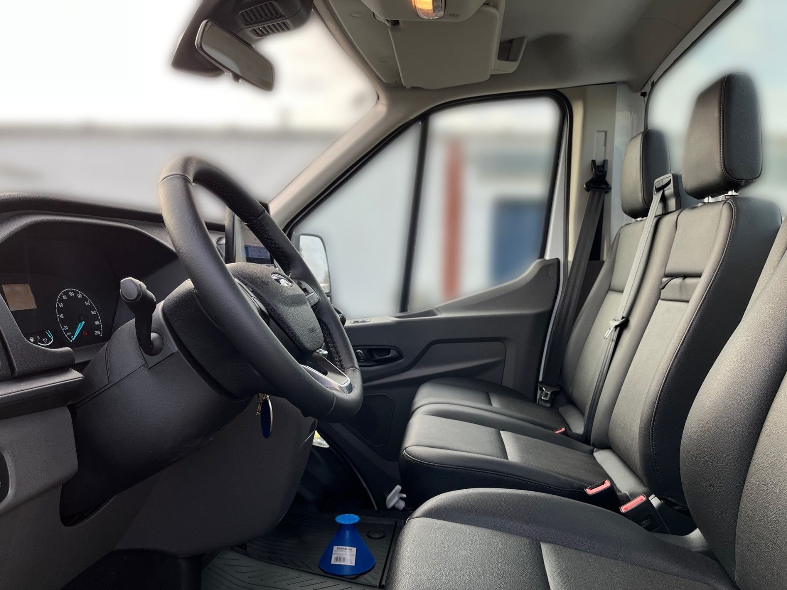 Fahrzeugabbildung Ford Transit Autotransporter 3500 kg, el. Seilwinde..