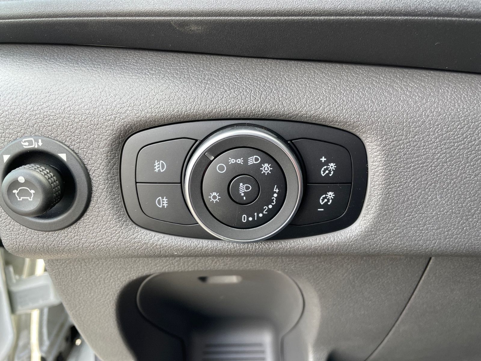 Fahrzeugabbildung Ford Transit Pritsche 3 Seiten Kipper 350 L2 EK Trend