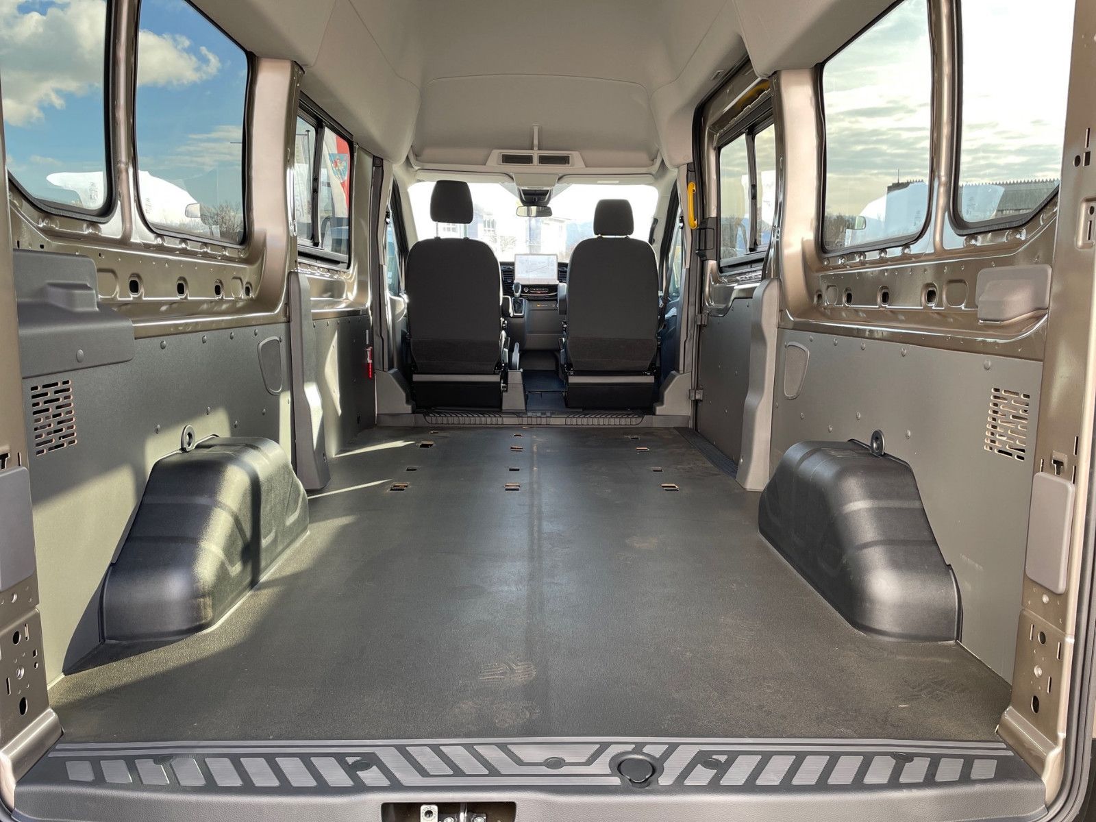 Fahrzeugabbildung Ford Transit BTW. Rollstuhltransport MobilTec