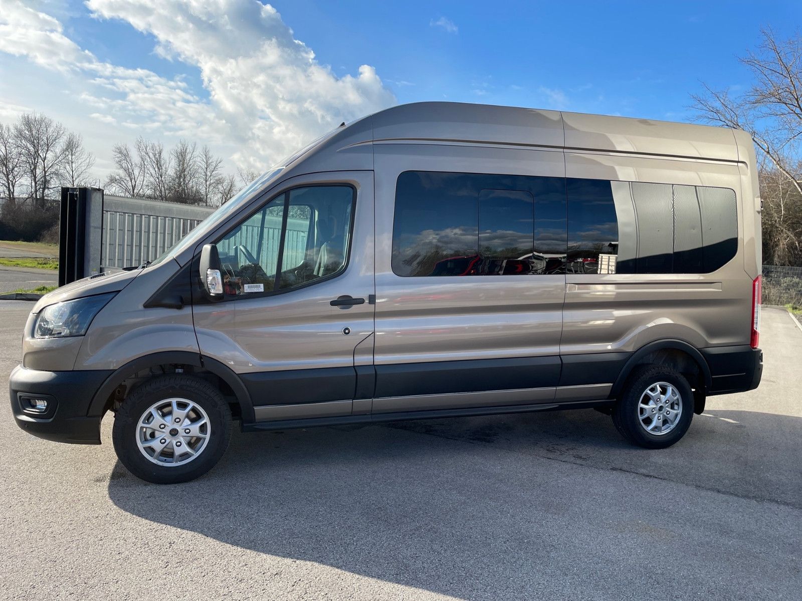 Fahrzeugabbildung Ford Transit BTW. Rollstuhltransport MobilTec
