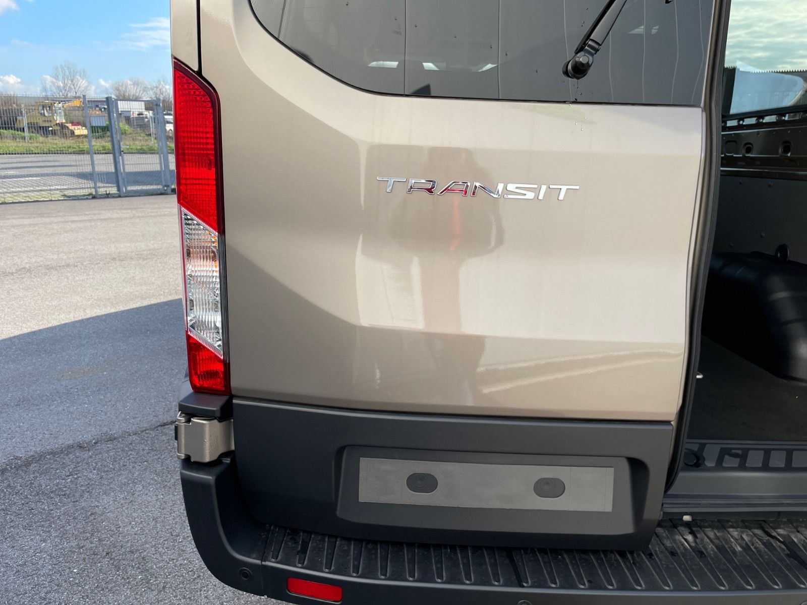 Fahrzeugabbildung Ford Transit BTW. Rollstuhltransport MobilTec