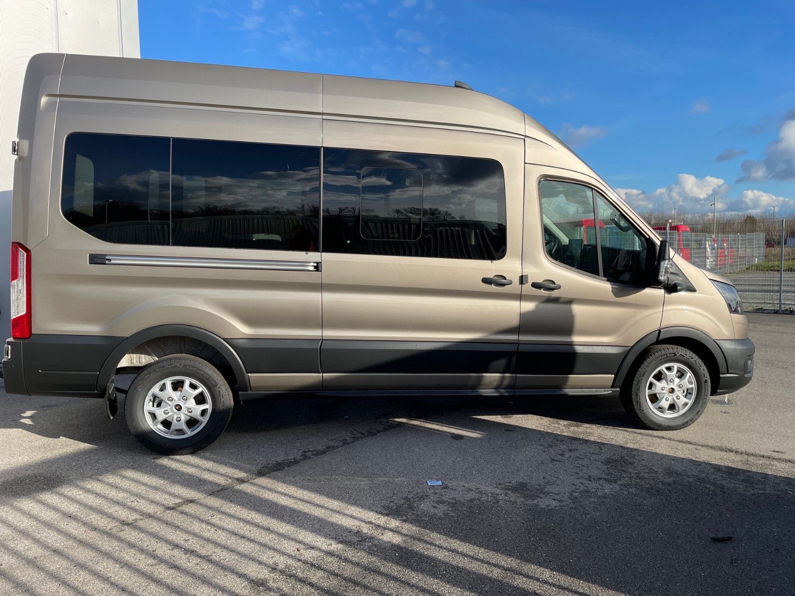 Fahrzeugabbildung Ford Transit BTW. Rollstuhltransport MobilTec