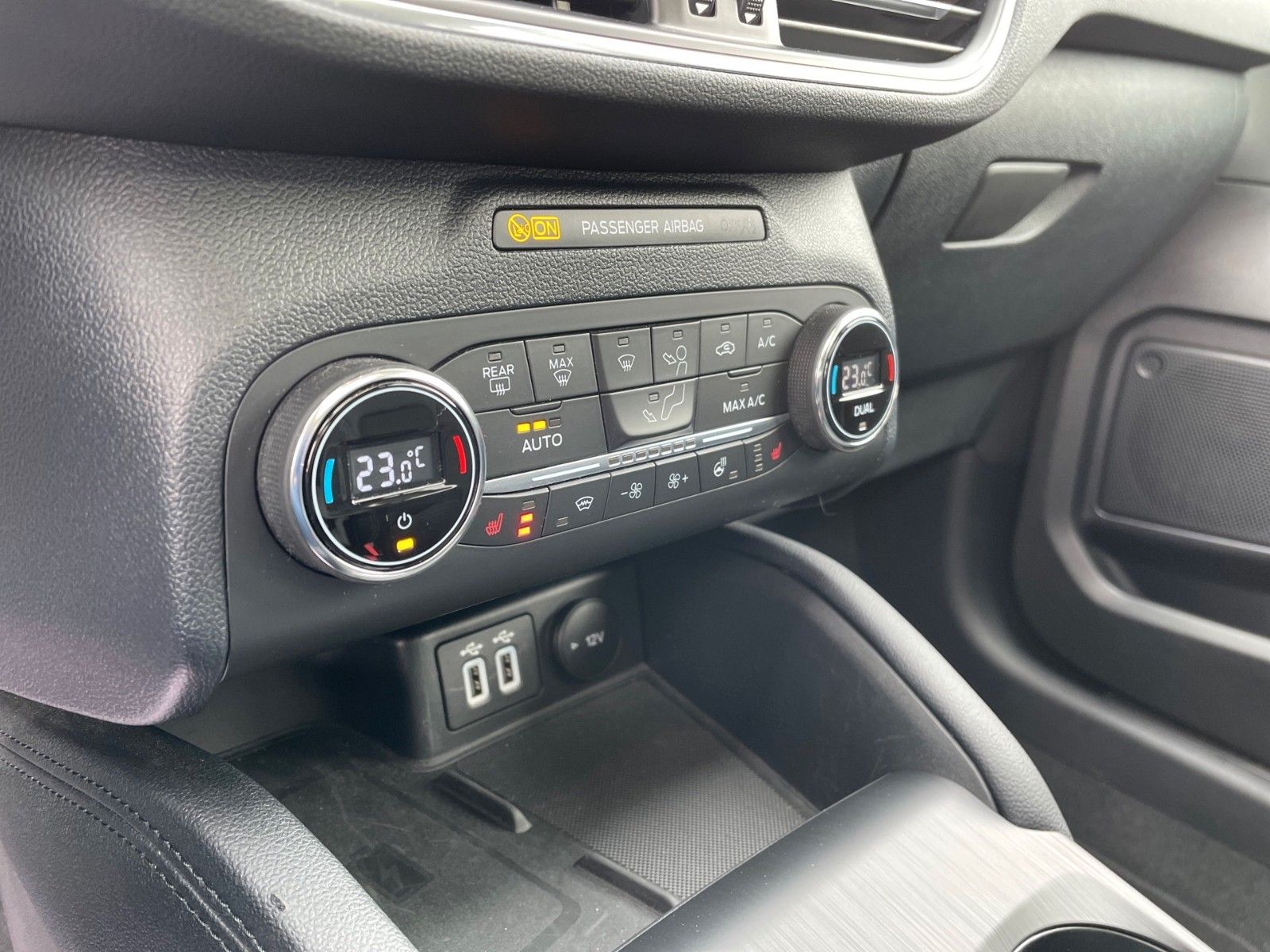 Fahrzeugabbildung Ford Kuga 1.5 EcoBlue Titanium X+B&O+Panorama+LED+...