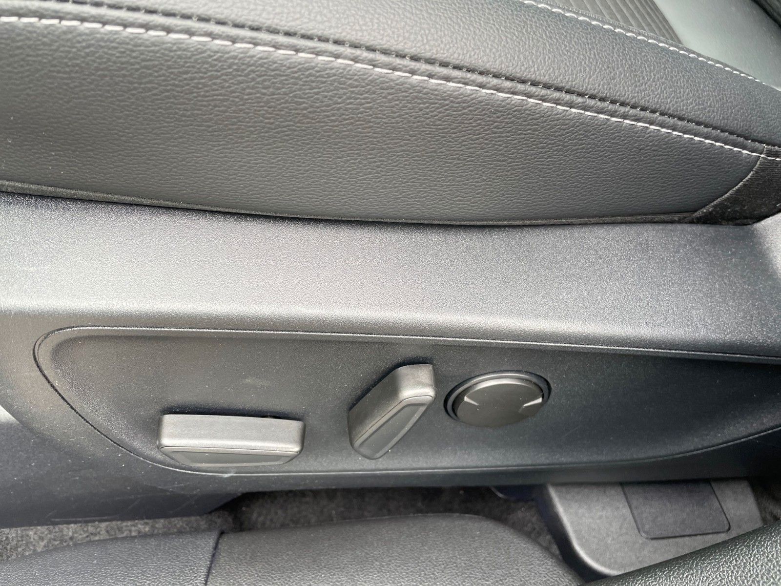 Fahrzeugabbildung Ford Kuga 1.5 EcoBlue Titanium X+B&O+Panorama+LED+...