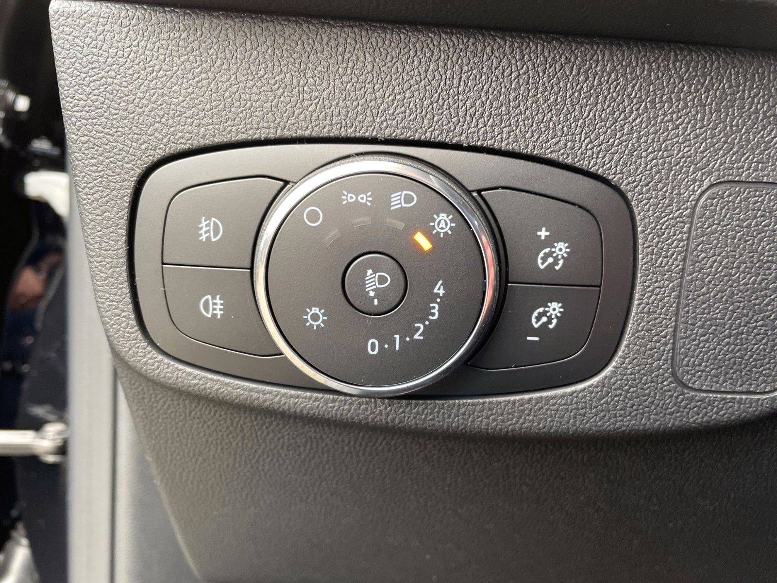Fahrzeugabbildung Ford Focus Turnier 1.0 EcoBoost Aut. ST-Line Design+.