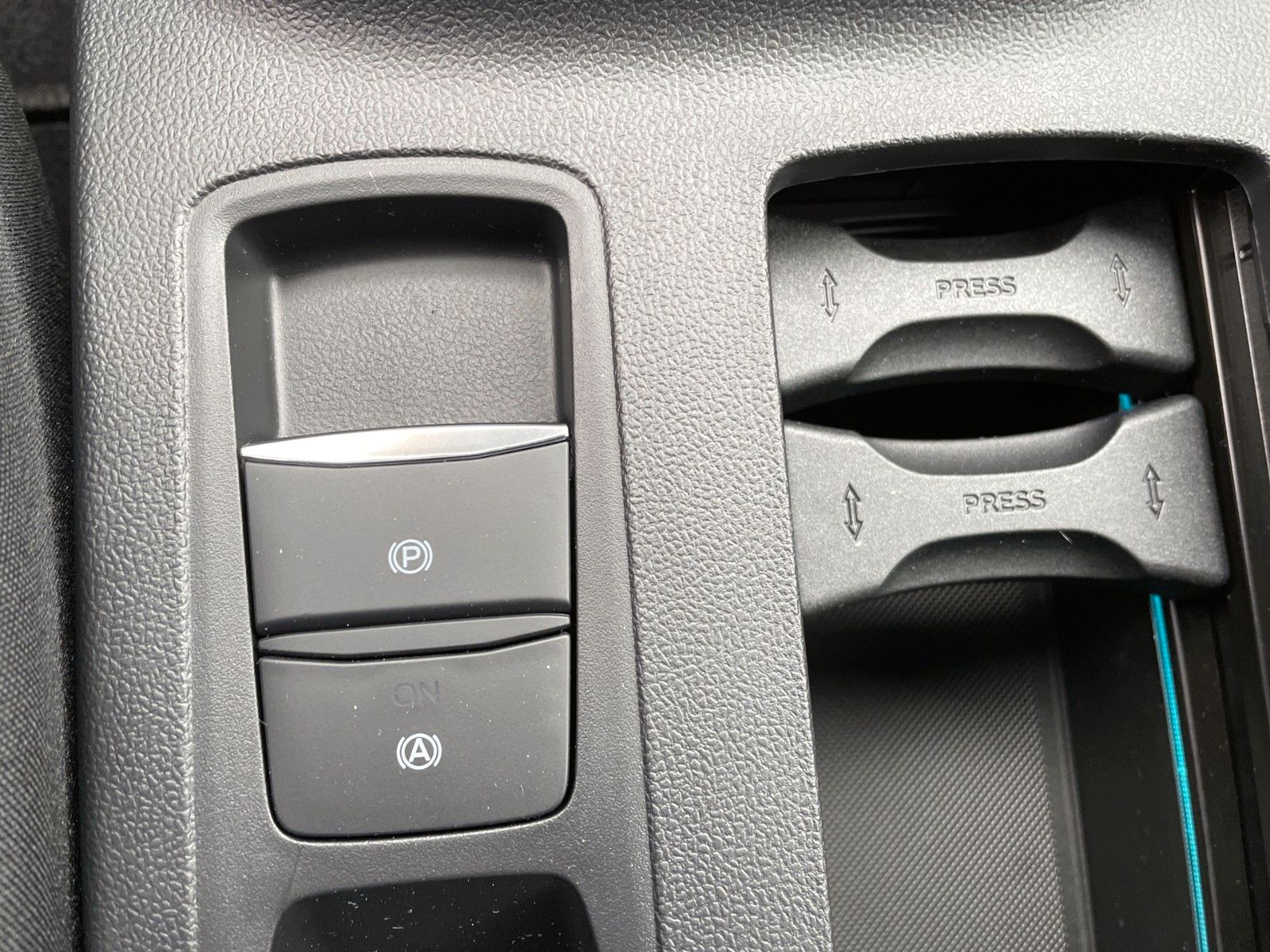 Fahrzeugabbildung Ford Focus Turnier 1.0 EcoBoost Aut. ST-Line Design+.