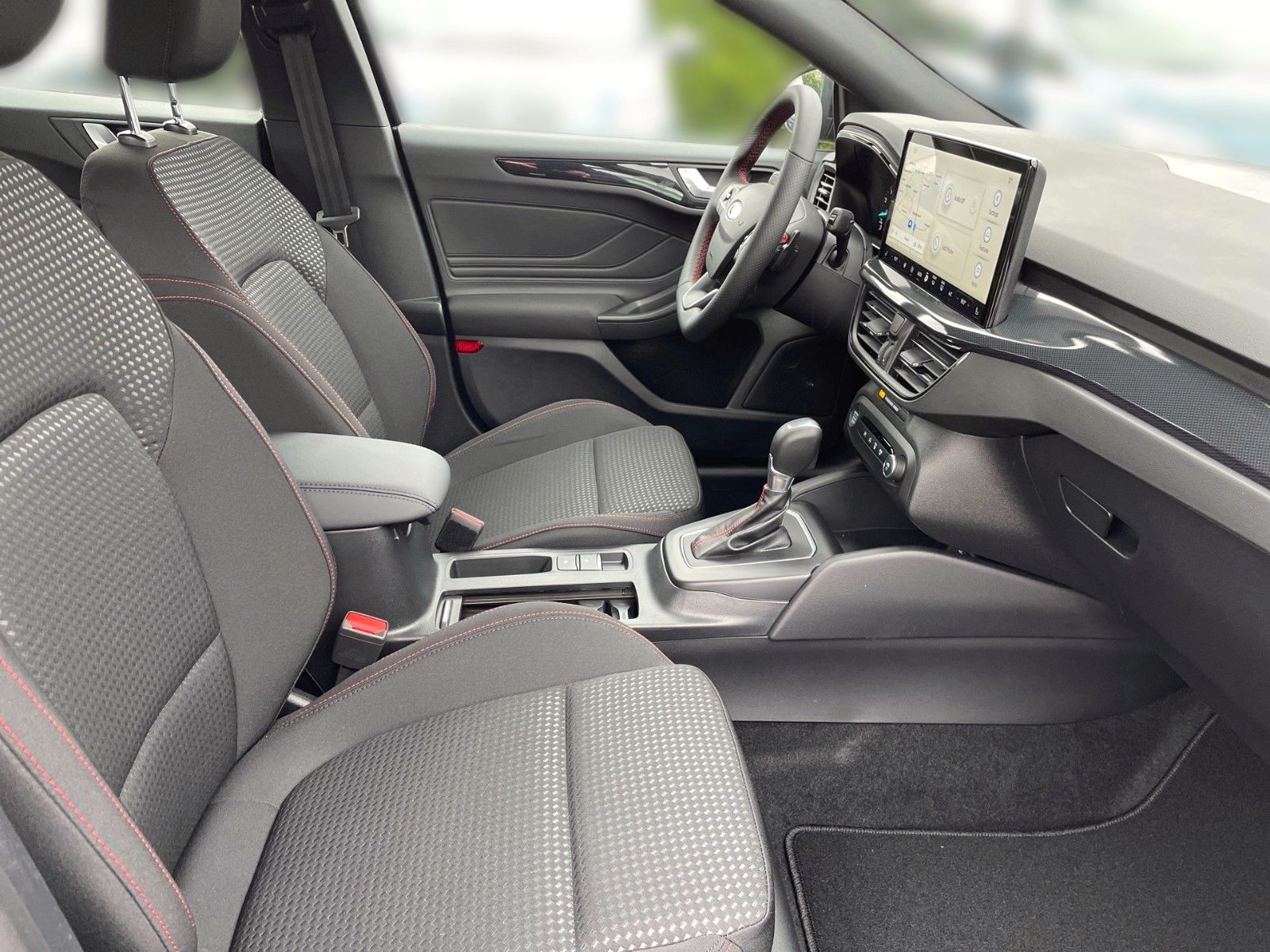 Fahrzeugabbildung Ford Focus Turnier 1.0 EcoBoost Aut. ST-Line Design+.