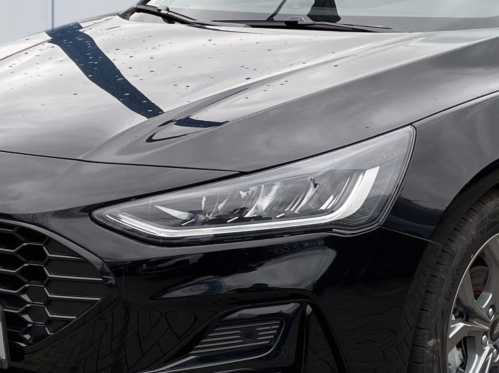 Fahrzeugabbildung Ford Focus Turnier 1.0 EcoBoost Aut. ST-Line Design+.