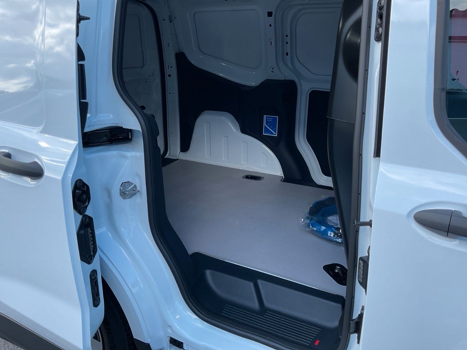 Fahrzeugabbildung Ford Transit Courier BEV Trend 0% Finanzierung