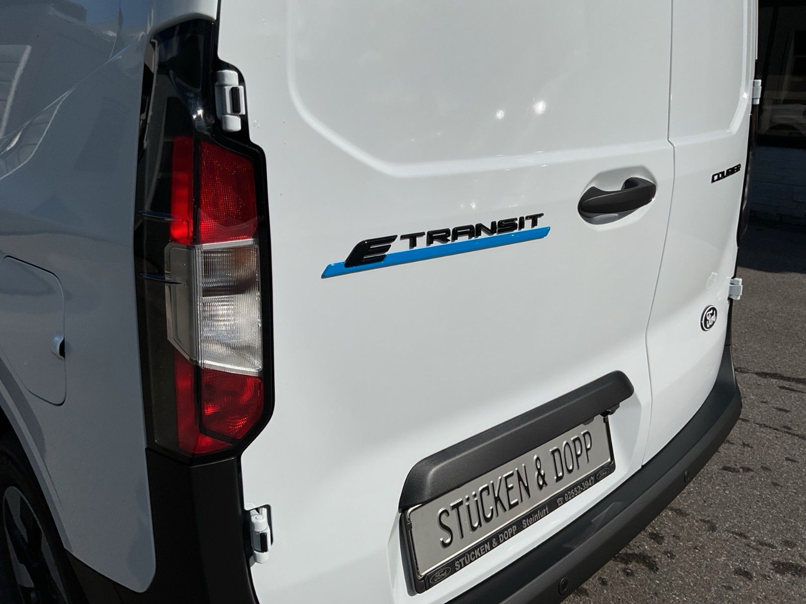 Fahrzeugabbildung Ford Transit Courier BEV Trend 0% Finanzierung