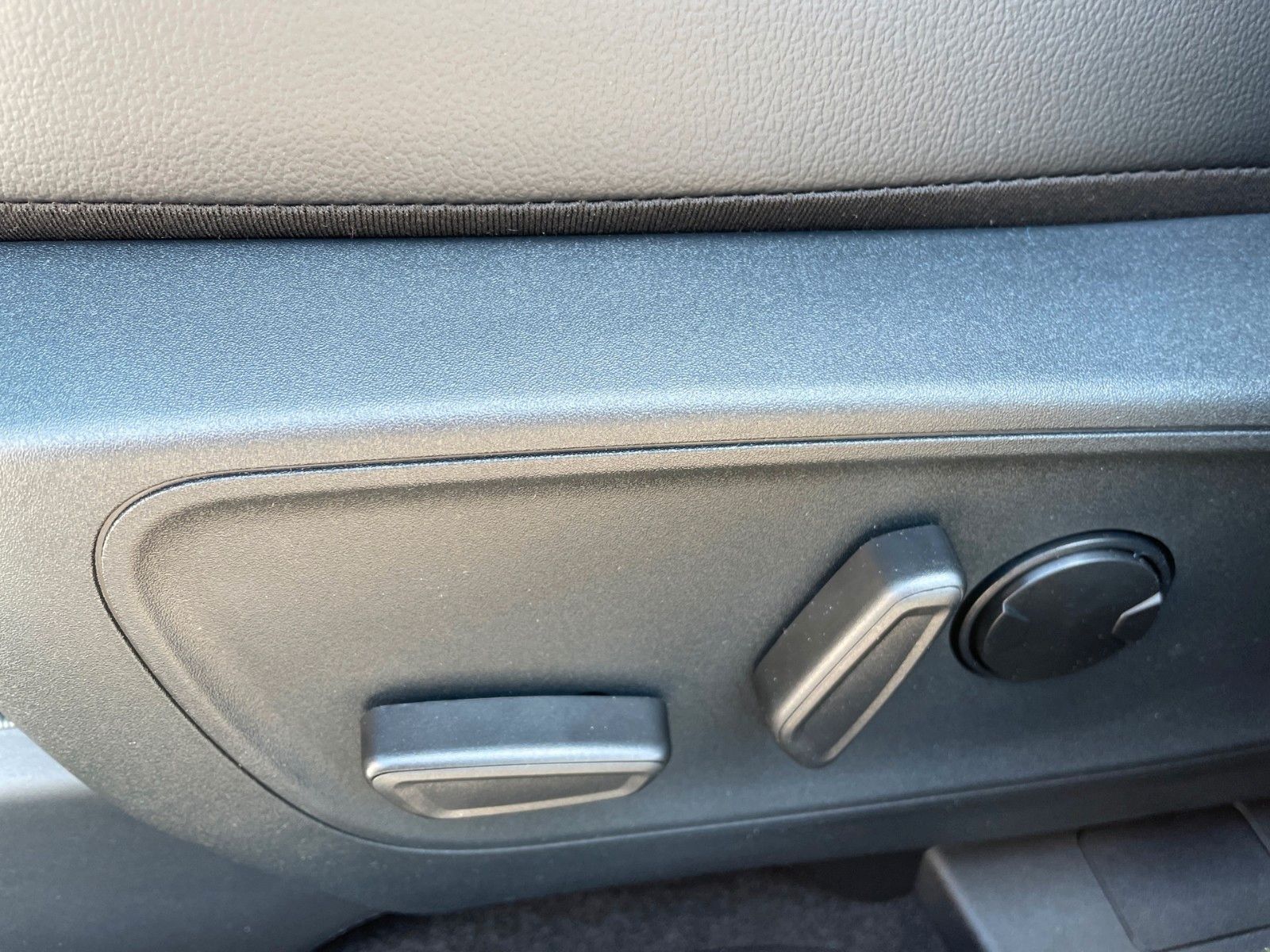 Fahrzeugabbildung Ford Kuga 2.5 PHEV ST-Line X Black Package+AHK+20"+..