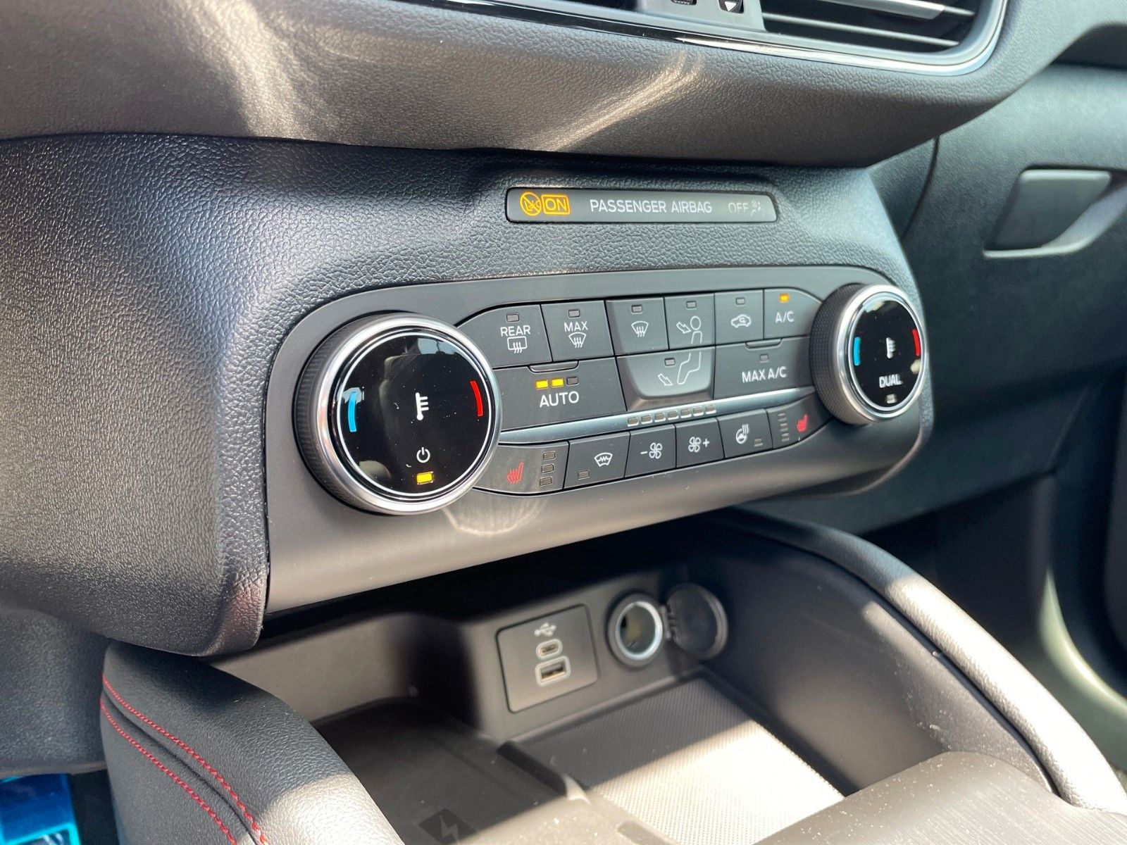 Fahrzeugabbildung Ford Kuga 2.5 PHEV ST-Line X Black Package+AHK+20"+..