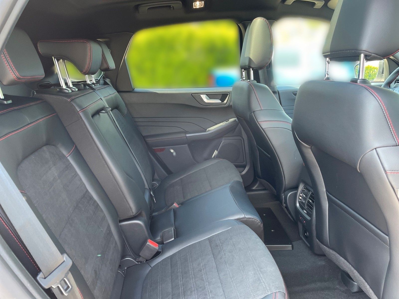 Fahrzeugabbildung Ford Kuga 2.5 PHEV ST-Line X Black Package+AHK+20"+..