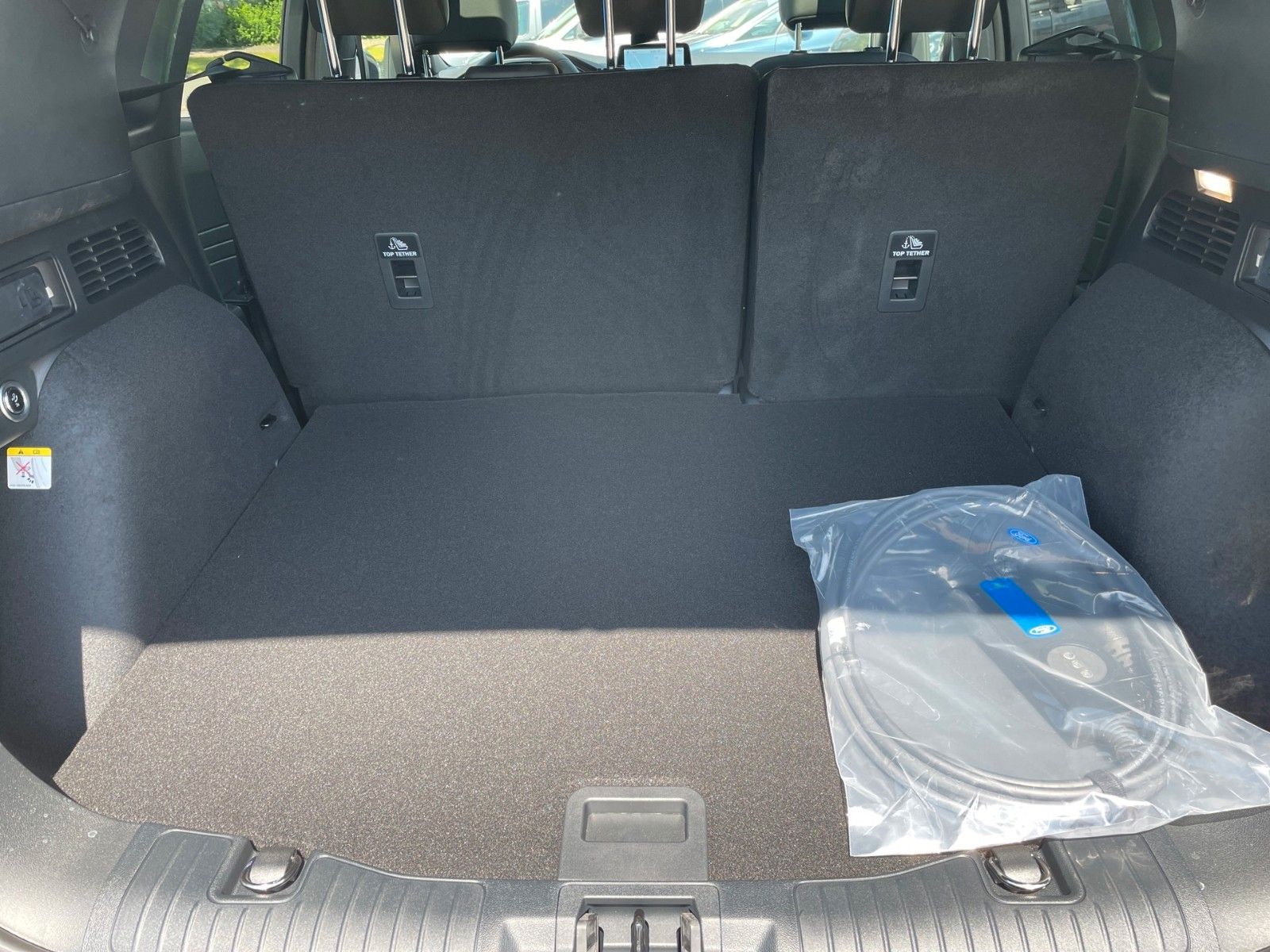Fahrzeugabbildung Ford Kuga 2.5 PHEV ST-Line X Black Package+AHK+20"+..