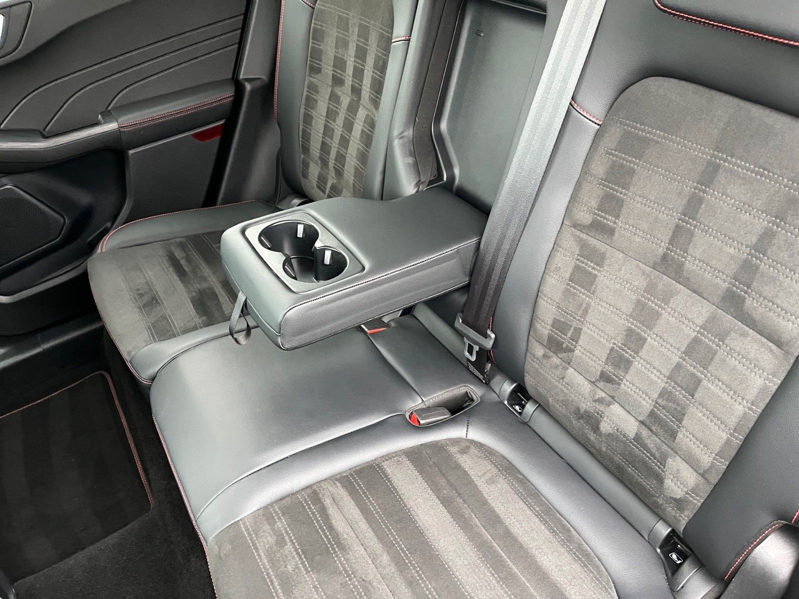 Fahrzeugabbildung Ford Kuga ST-Line X