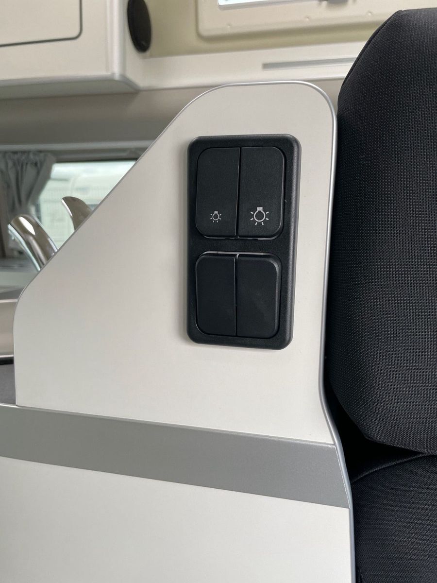 Fahrzeugabbildung Ford Nugget Plus Hochdach Trend Lagerfahrzeug