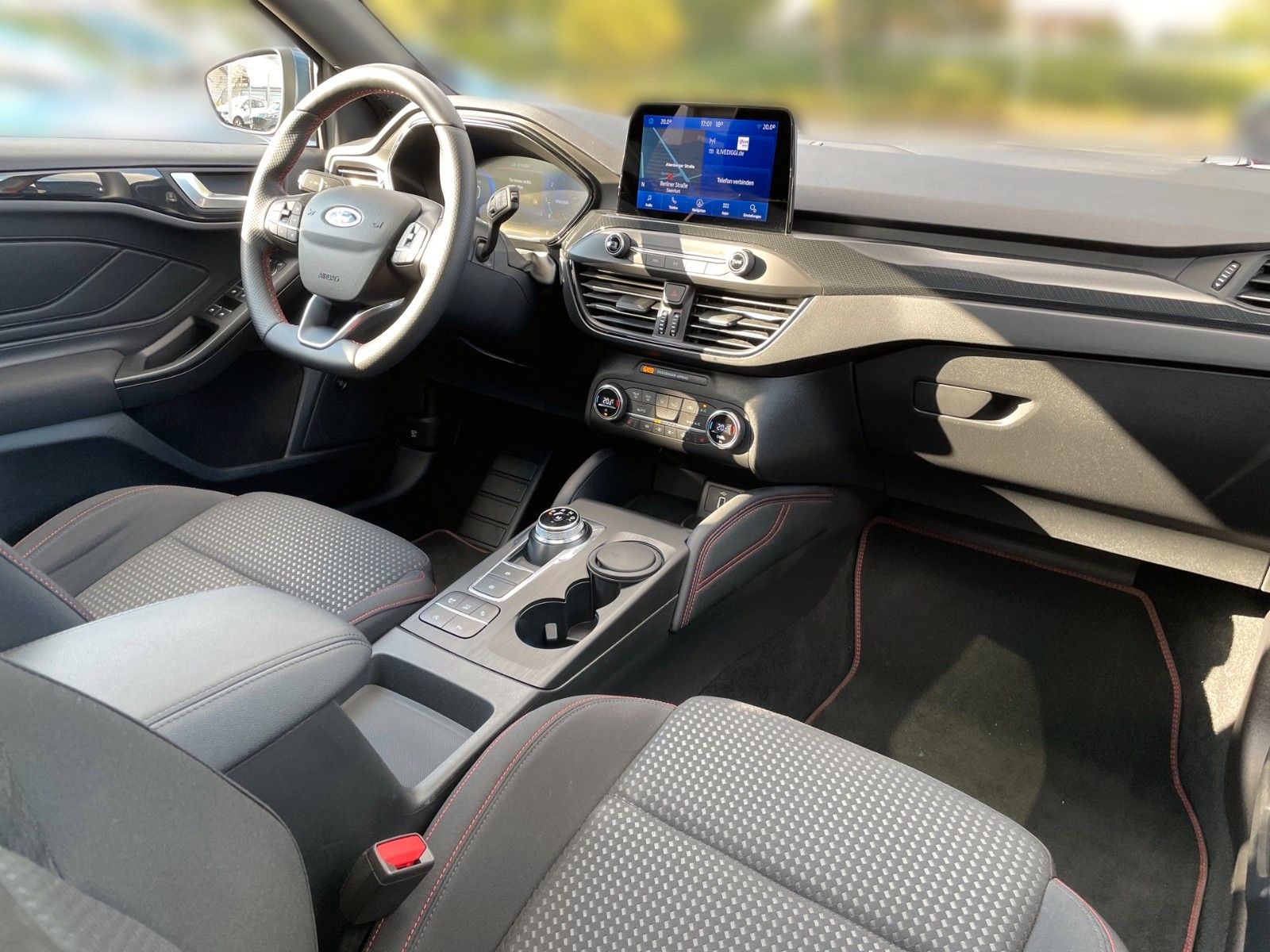 Fahrzeugabbildung Ford Focus Turnier 2.0 EcoBlue ST-Line X+Panorama+20"