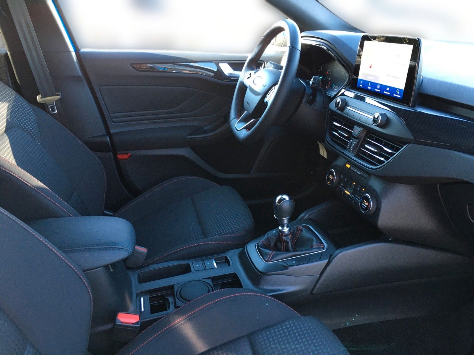 Fahrzeugabbildung Ford Focus Turnier 2.0 EcoBlue ST-Line+Navi+LED+RFK+.