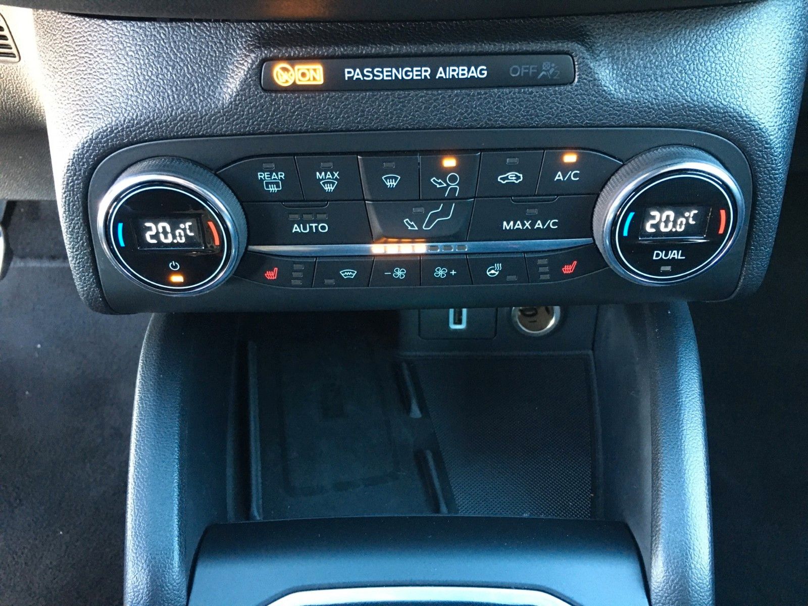 Fahrzeugabbildung Ford Focus Turnier 2.0 EcoBlue ST-Line+Navi+LED+RFK+.