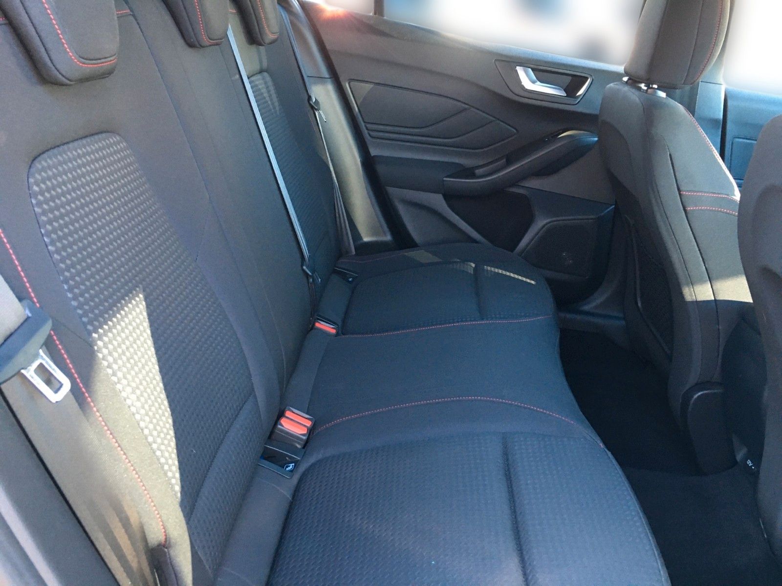 Fahrzeugabbildung Ford Focus Turnier 2.0 EcoBlue ST-Line+Navi+LED+RFK+.