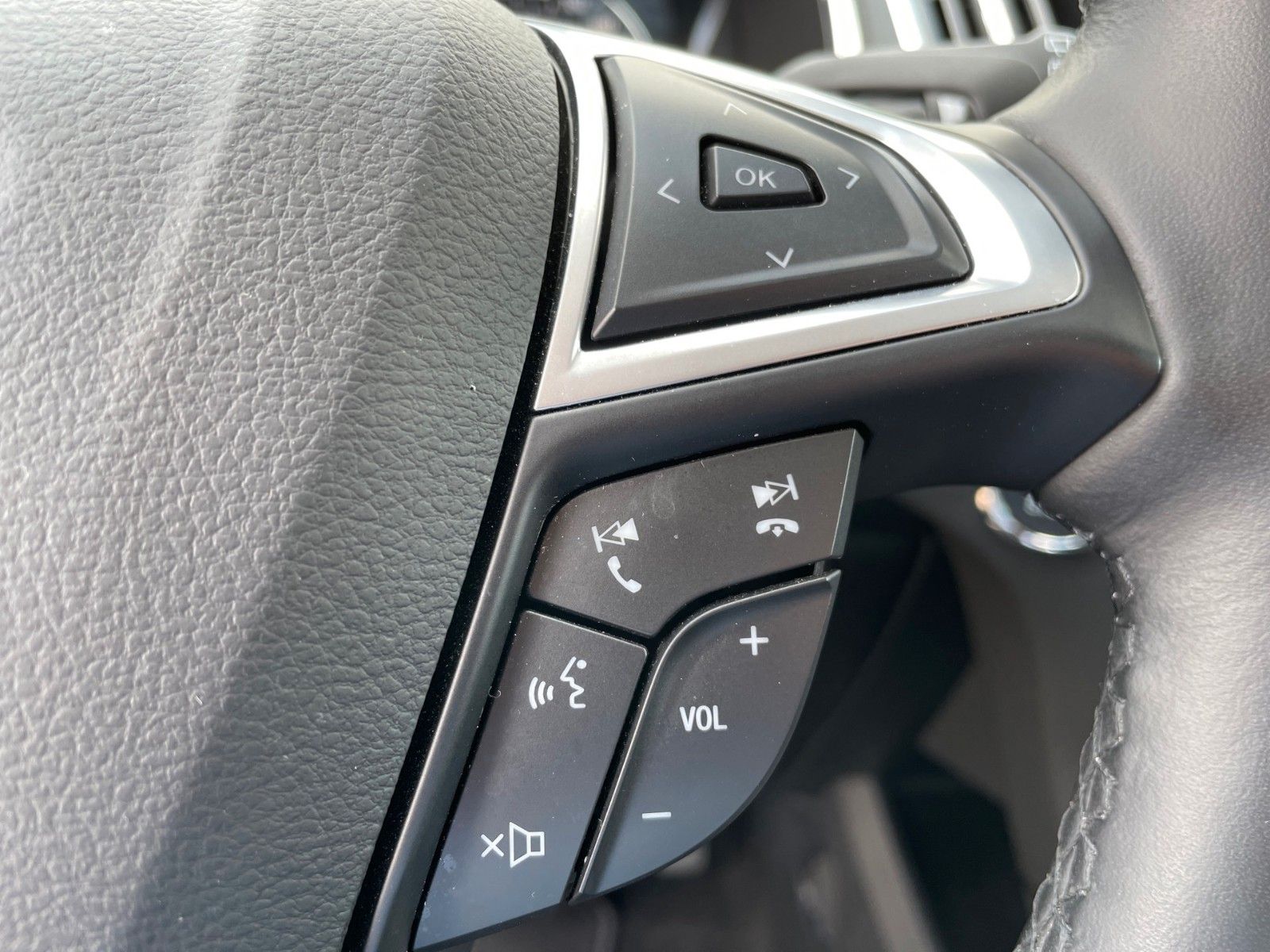 Fahrzeugabbildung Ford S-Max 2.0 EcoBlue Aut. Titanium+LED+...